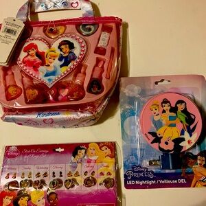 Disney Princess lot Purse, stick on earrings & Rings set plus nightlight